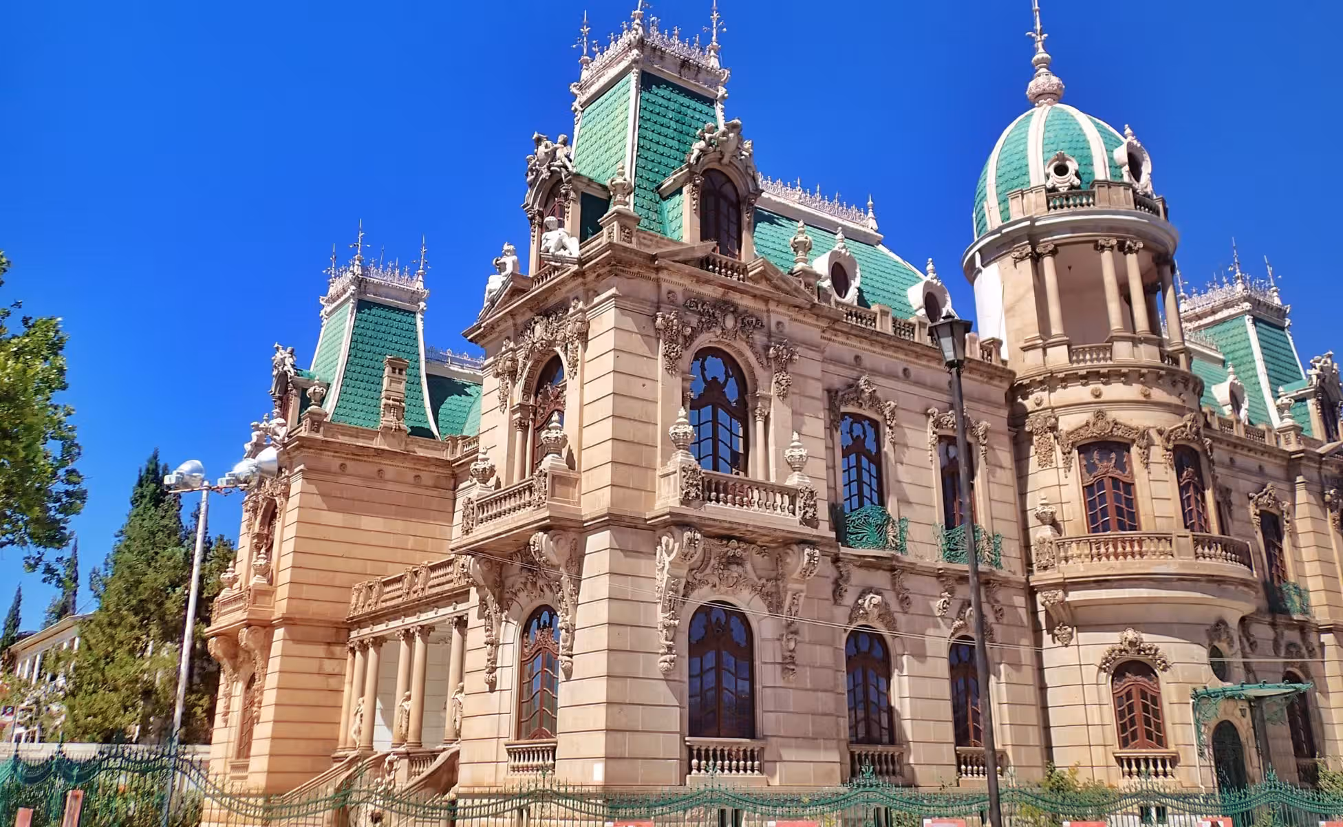 Quinta Gameros durante el recorrido histórico por la ciudad de Chihuahua.