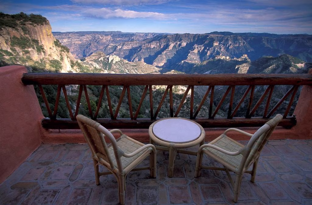 Paisaje de montaña en la Sierra Tarahumara, el entorno para el que conviene preparar el equipaje de viaje
