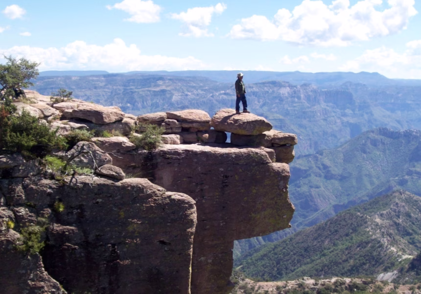 Vista amplia de las Barrancas del Cobre desde la Sierra Tarahumara