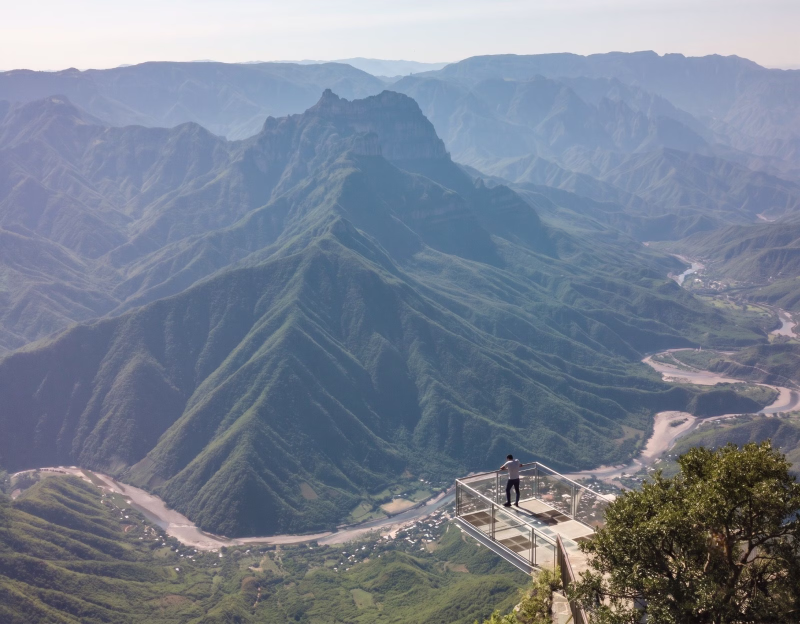 Mirador de la Barranca de Urique, uno de los paisajes de las rutas con mayor profundidad serrana